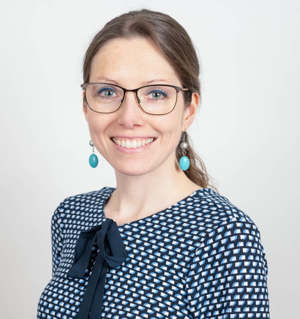 Sara Jaroš, Obfrau von Kopfweh Österreich